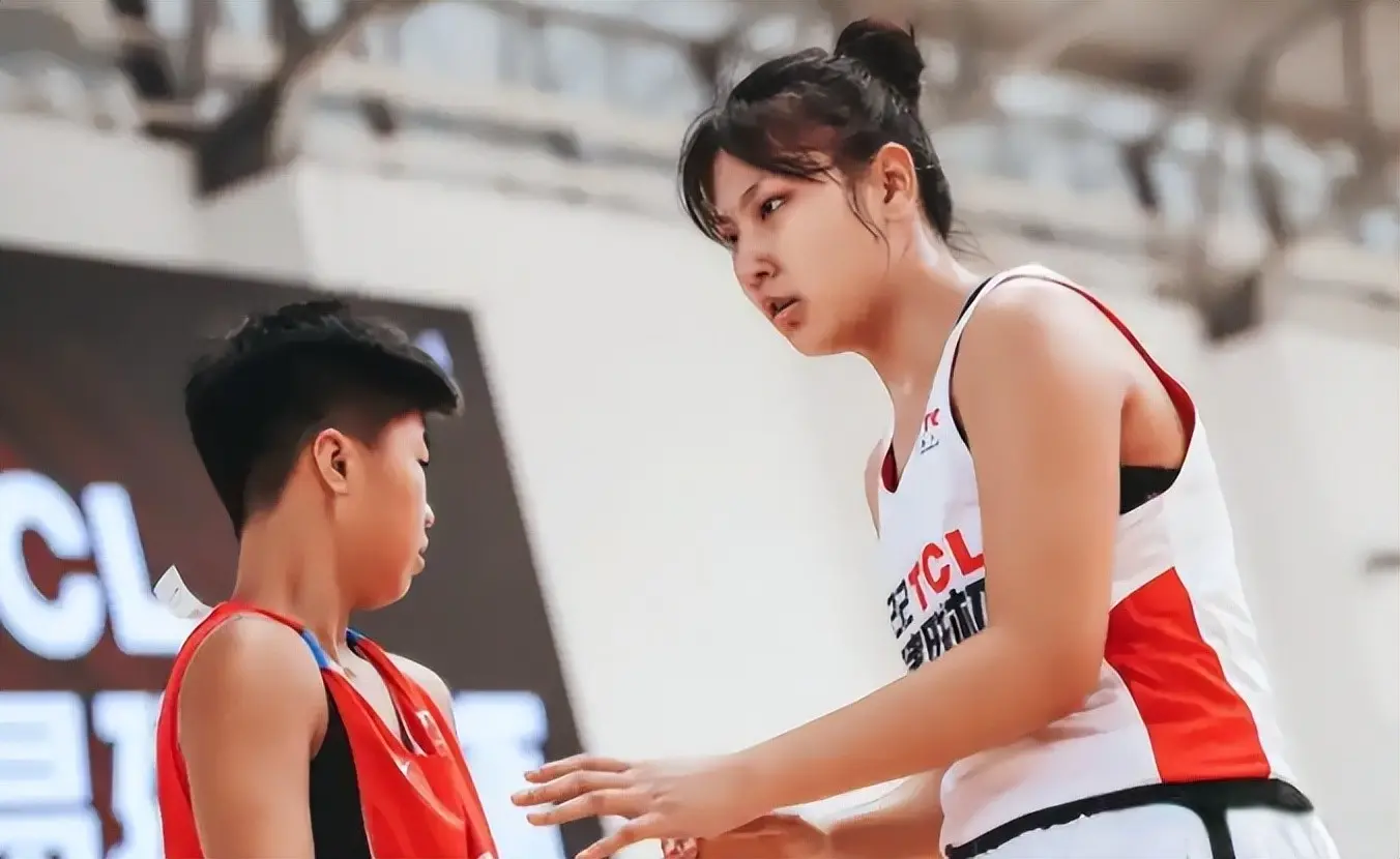 袁艺芯, 玉乾两大新, 青年篮球联