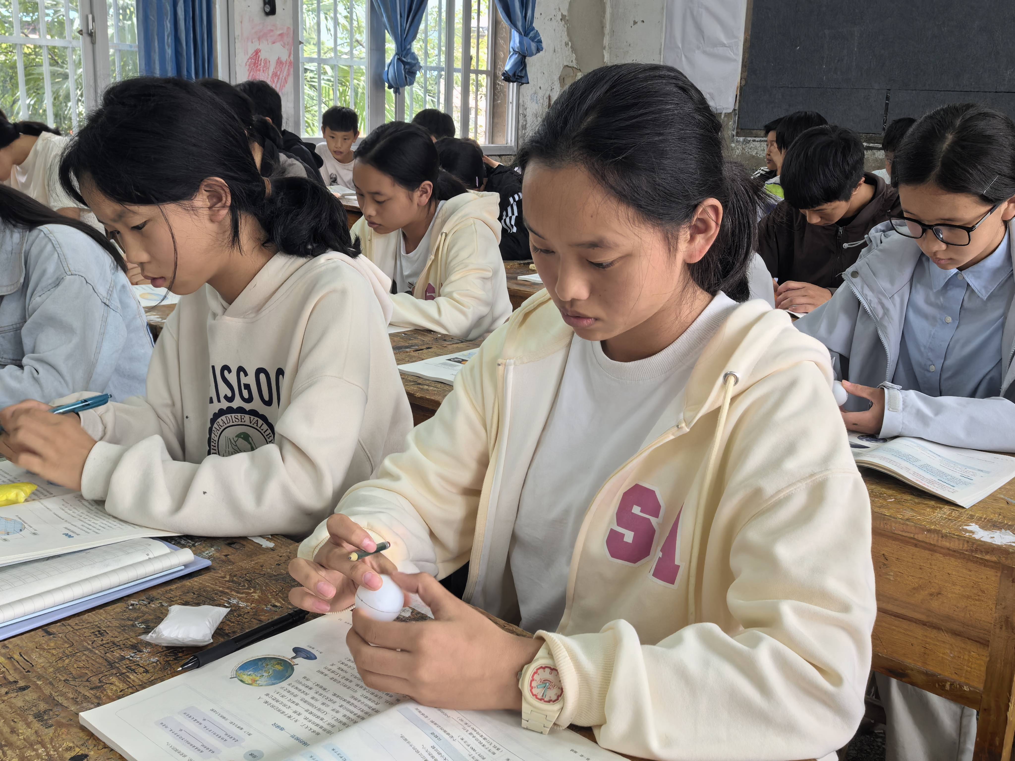 其中扎根乡, 为了让乡村, 这样经纬网 其中扎根乡, 为了让乡村, 这样经纬网