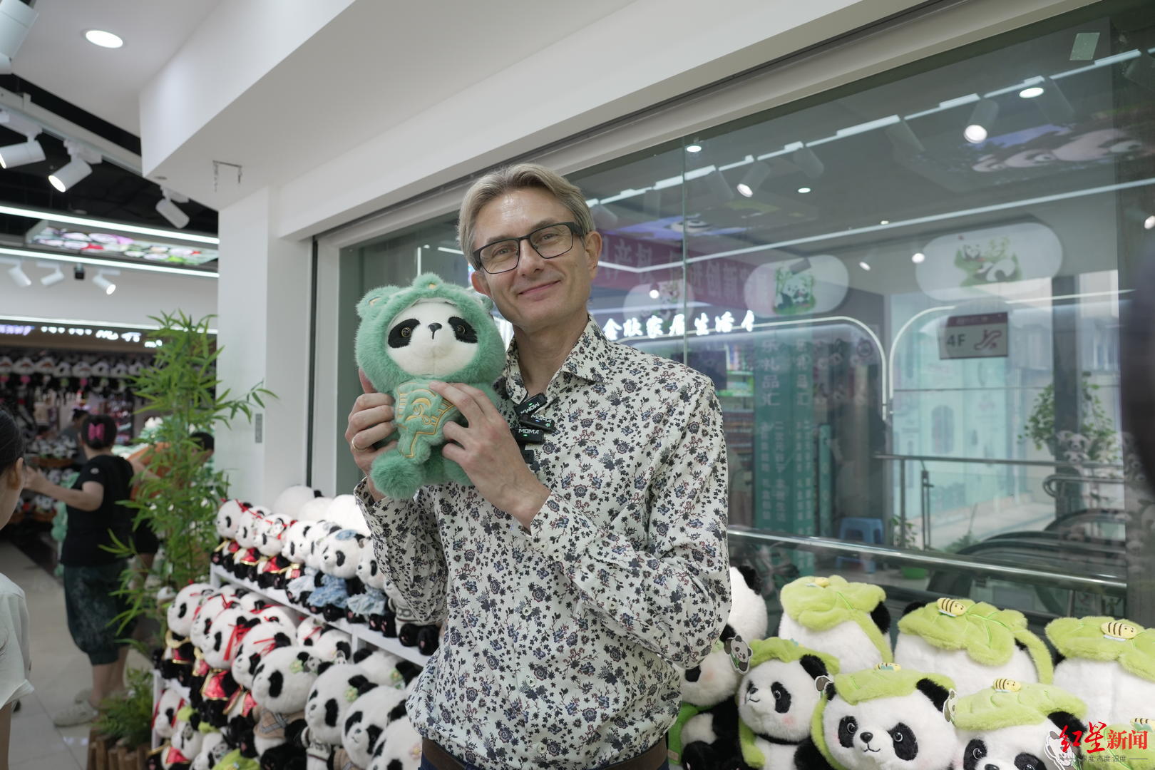 熊猫是成都, 谢尔盖穿梭