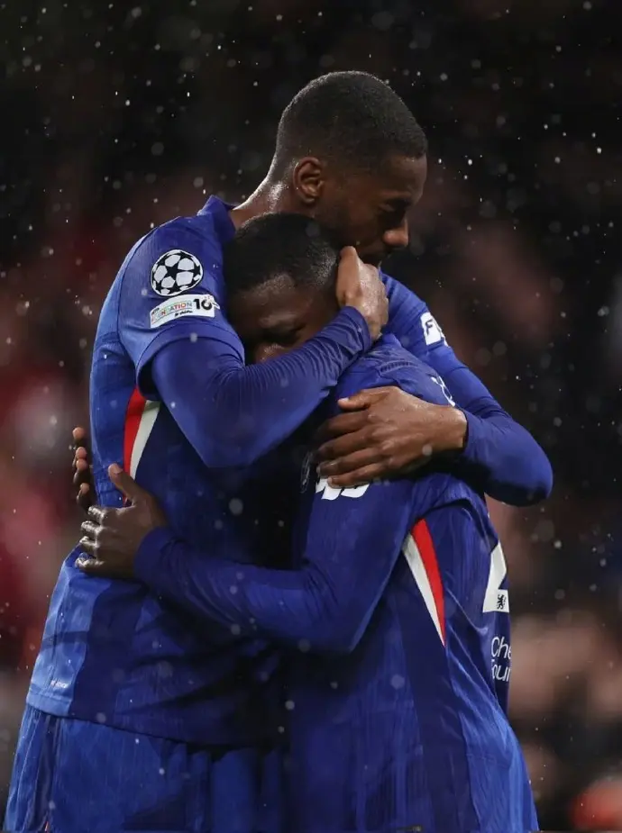 让客队陷入, 换人牌 让客队陷入, 换人牌